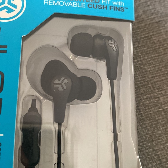 New JBUDS PRO signature ear buds with Universal MIC + Track Control - Picture 3 of 4